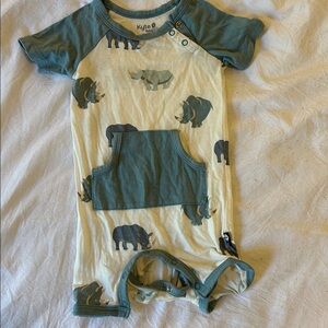 Kyte BABY Rhino Print Onesie in Green and Cream
